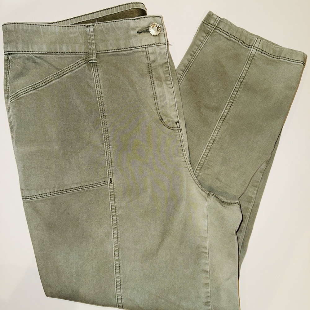 Chico's Green Utility Cropped Pants Size 3R US 16R Sage Stretch Ankle Crop